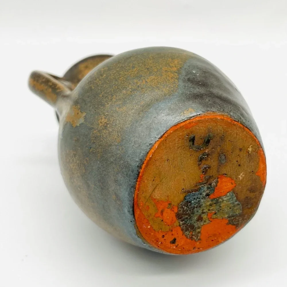 Unmarked handcrafted studio
